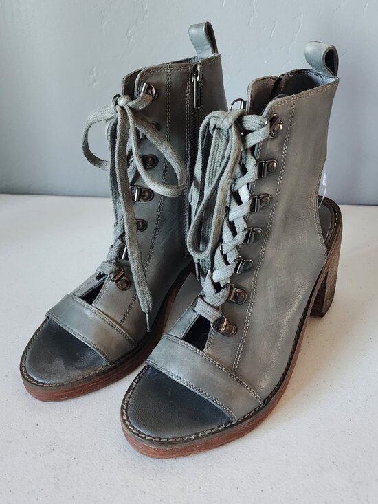 Free People Cut-Out Bootie "NEW" - Picture 2 of 16